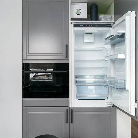 Apartament Bernadovo Park شقة