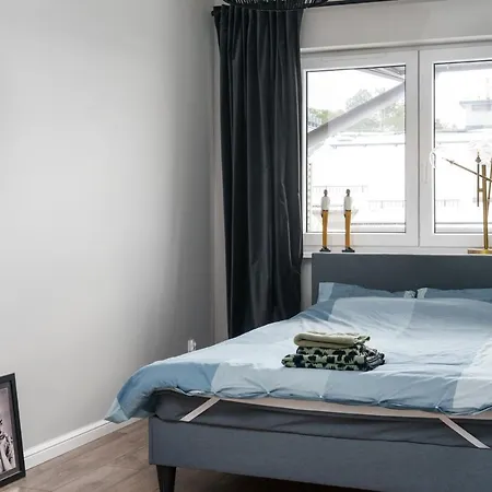 Apartament Bernadovo Park شقة